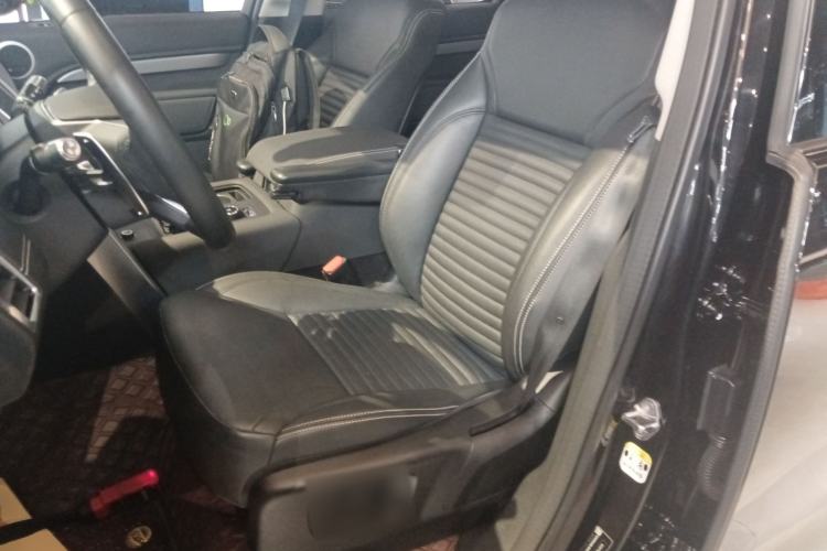 Used Land Rover Discovery 2021 360 PS R-Dynamic SE Left Front Seat