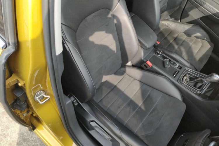 Used Volkswagen Golf 2018 230TSI Automatic Luxury Version Right Front Seat