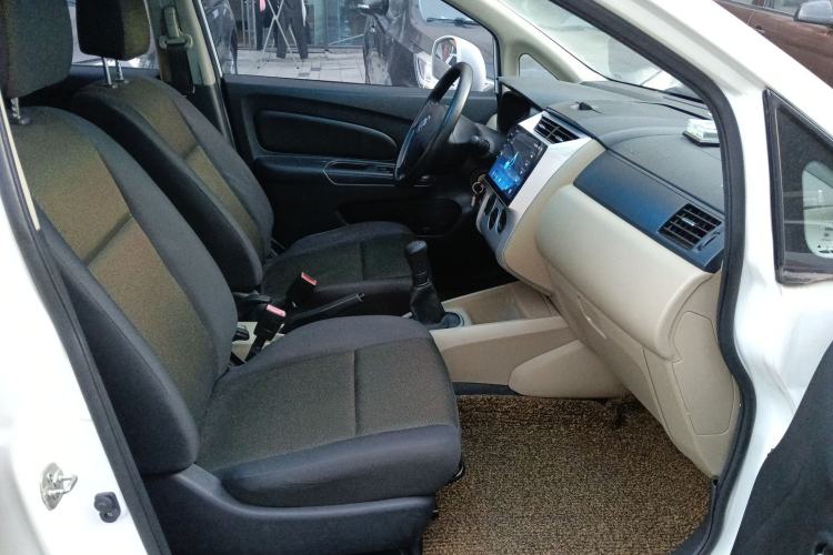 Used Venucia R50 2014 1.6L Manual Splendid Edition
