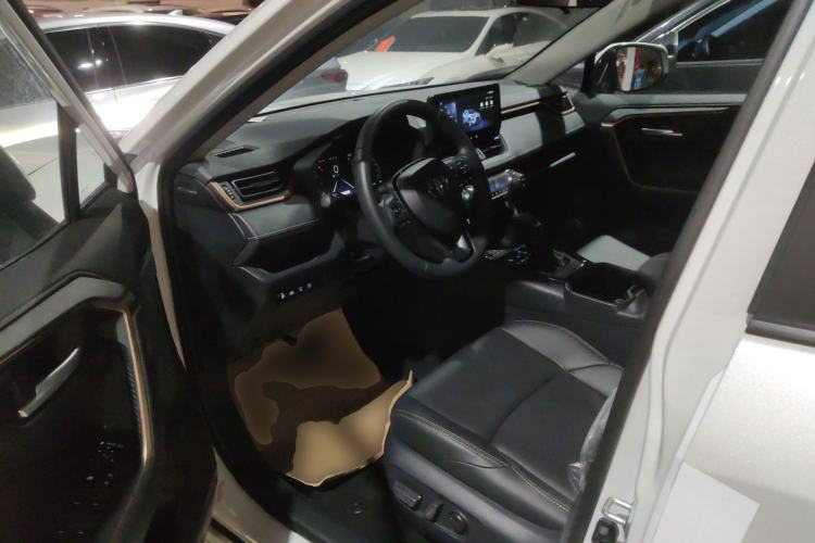 Used Toyota Wildlander 2024 2.0L CVT Two-Wheel Drive Luxury PLUS Edition