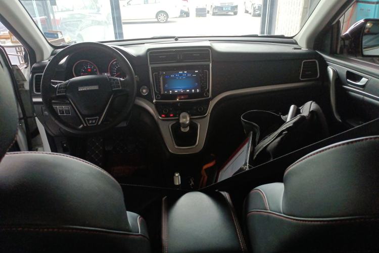 Used Haval H6 2017 Blue Label Sport Edition 1.5T Manual Two-Wheel Drive Elite Model Center Console