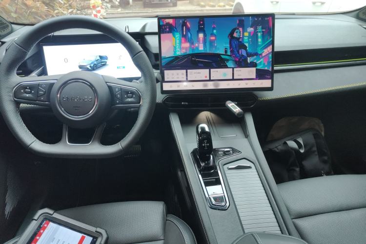 Used Lynk & Co 03 2025 1.5TD DCT Champion Edition Pro Center Console