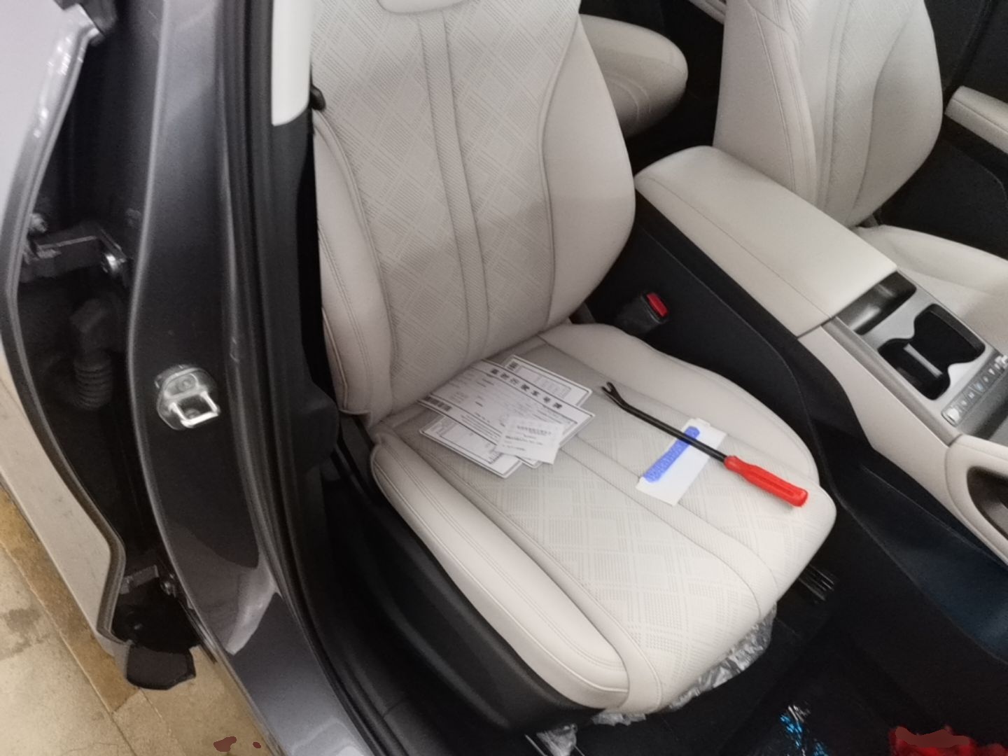 BYD Yuan UP 2025 Model 301KM Leading Version — снимка 19