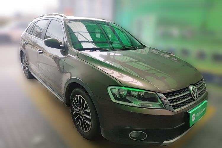 Used Volkswagen Cross Lavida 2014 1.6L Automatic Front Right 45 Deg