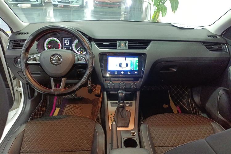 Used Skoda Octavia 2019 TSI230 DSG SmartDrive Luxury Edition China V Standard Center Console