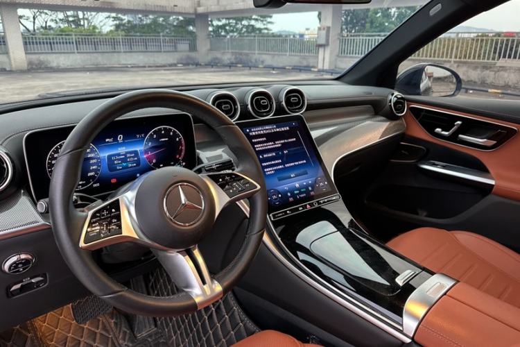 Used Mercedes-Benz GLC 2023 Facelift GLC 260 L 4MATIC Dynamic Version 5 Seats Interior 2