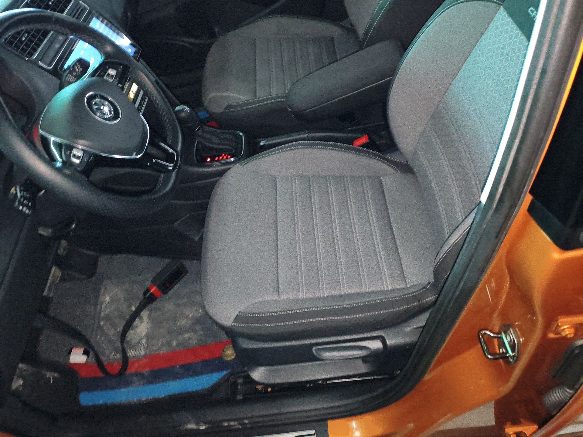 Переднее сиденье в автомобиле