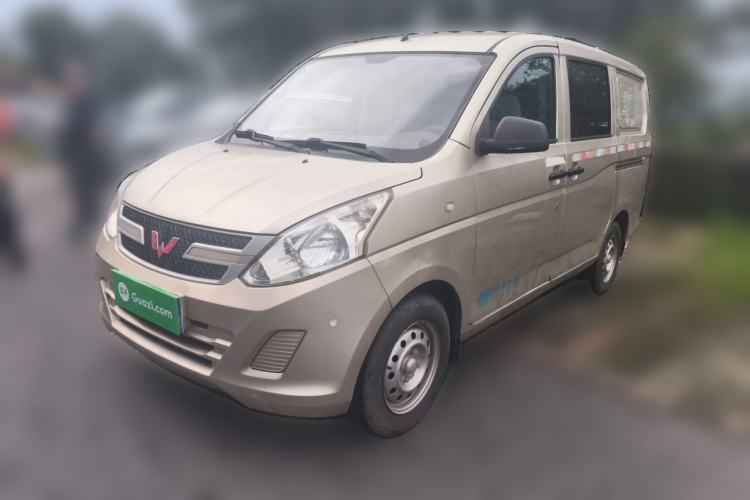 Used Wuling Rongguang V Wuling Rongguang V, 5-seater, manual transmission, with sealed rear windows.
