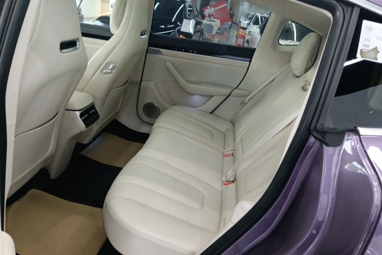 Used Hima Luxeed R7 2025 Range-Extended Version 251 km Max Left Rear Seat