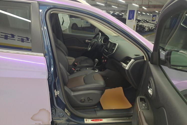 Used Jeep Cherokee 2020 2.0L Two-Wheel Drive Classic Sports Edition
