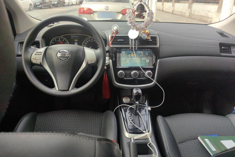 Used Nissan Tiida 2019 1.6L CVT Smart Drive Version China VI Standard Center Console