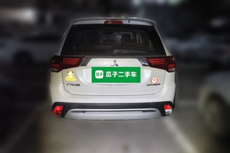 Used Mitsubishi Outlander 2019 2.0L Two-Wheel Drive Comfort Edition 7-Seater China VI Standard Rear