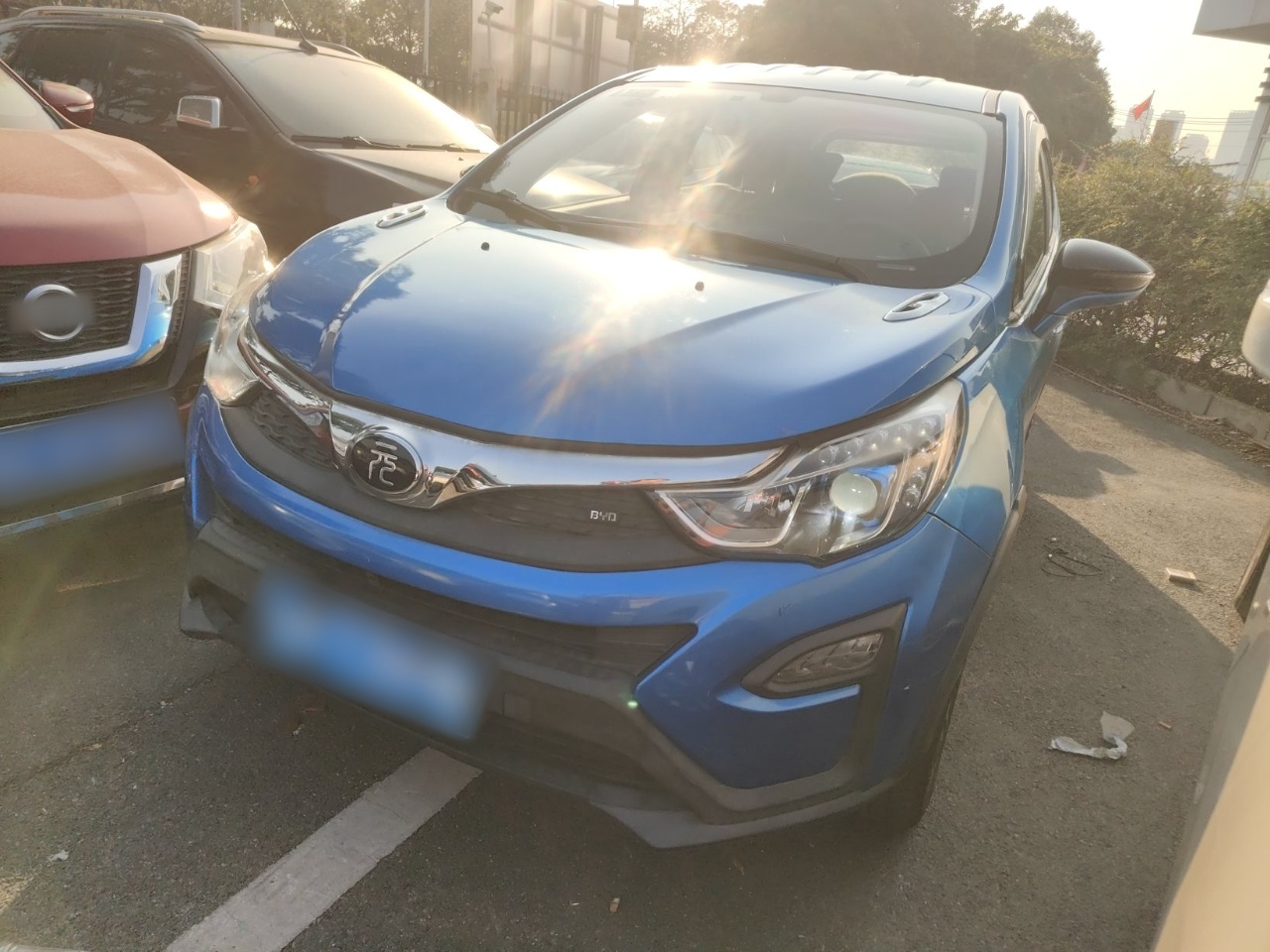 تحت مقدمة السيارة