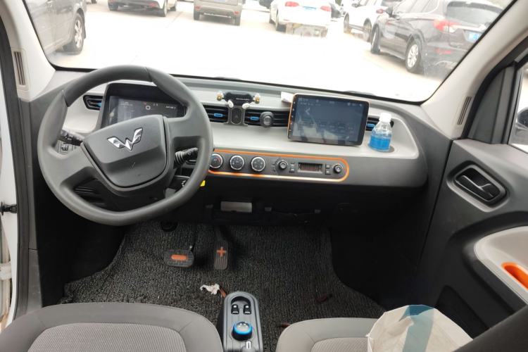Used Wuling Hongguang MINIEV 2020 Enjoyment Model Lithium Iron Phosphate Center Console
