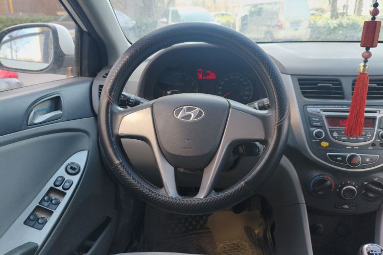 Used Hyundai Verna (older generation) 2014 1.4L Manual Smart GLS Trim
