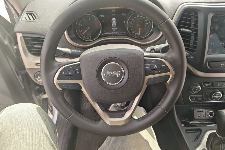 Used Jeep Cherokee 2016 2.0L Superior Edition