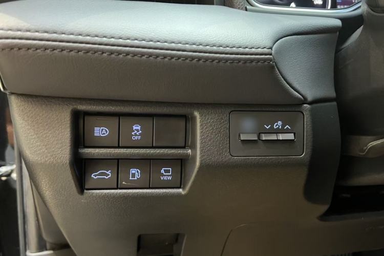 Used Toyota Avalon 2019 2.0L XLE Premium Edition China VI