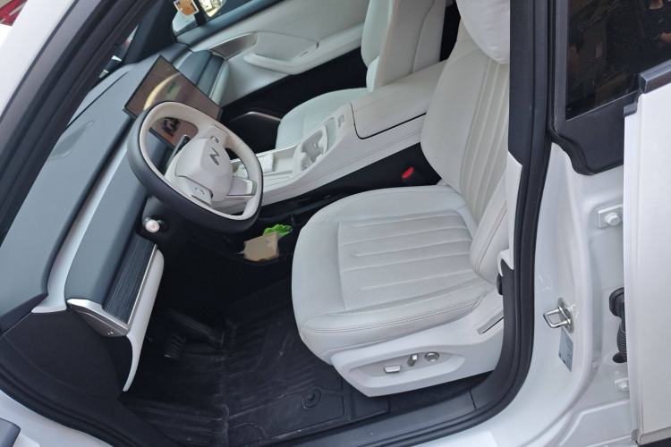 Used ONVO L60 2024 60 kWh Rear-Drive Version