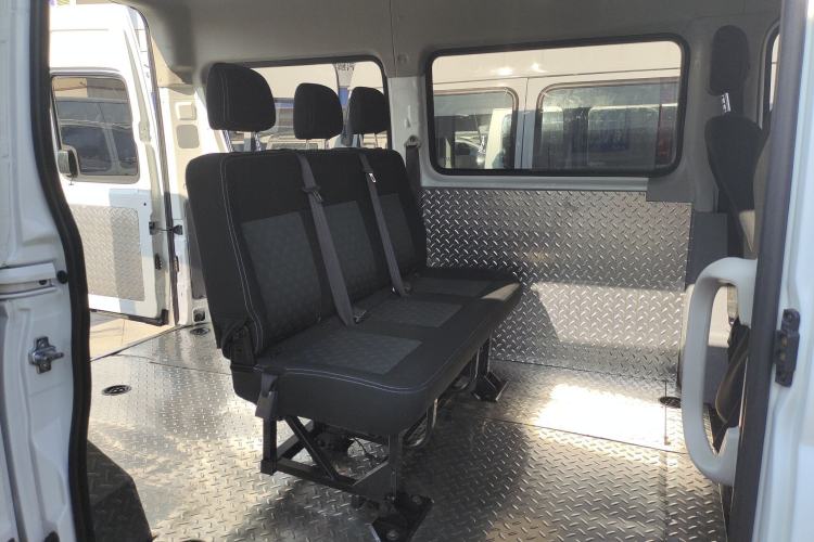 Used SAIC MAXUS Xintu V80 2021 2.0T Manual Classic Aoyuntong Short Wheelbase Mid-Roof 5/6-Seater