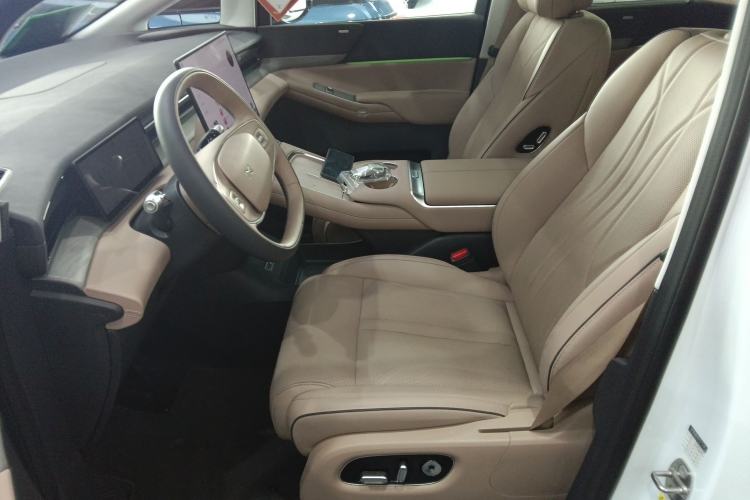 Used XPeng X9 2025 740 Ultra-Long Range Max Left Front Seat