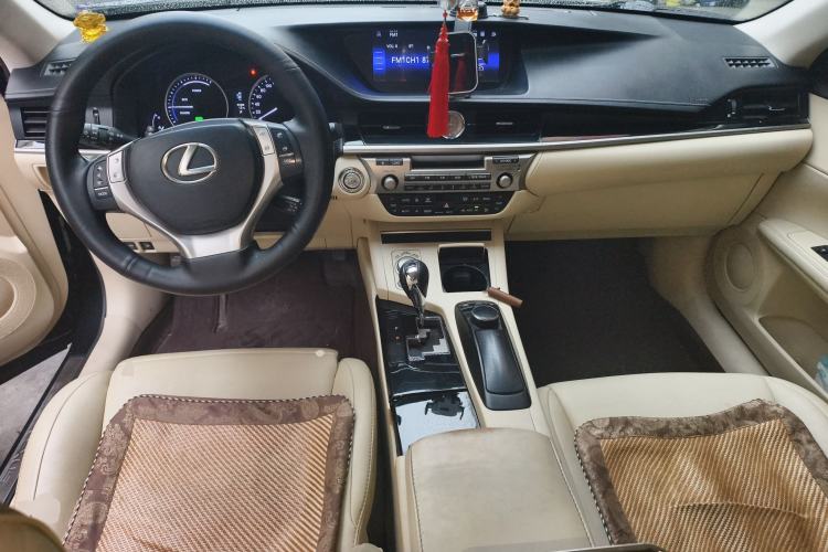 Used Lexus ES 2014 300h Elite Edition