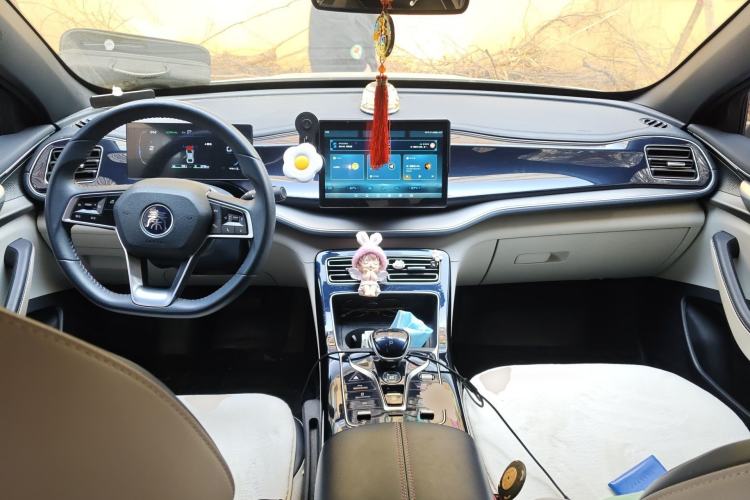 Used BYD Qin PLUS 2021 DM-i 120KM Prestige Model Center Console