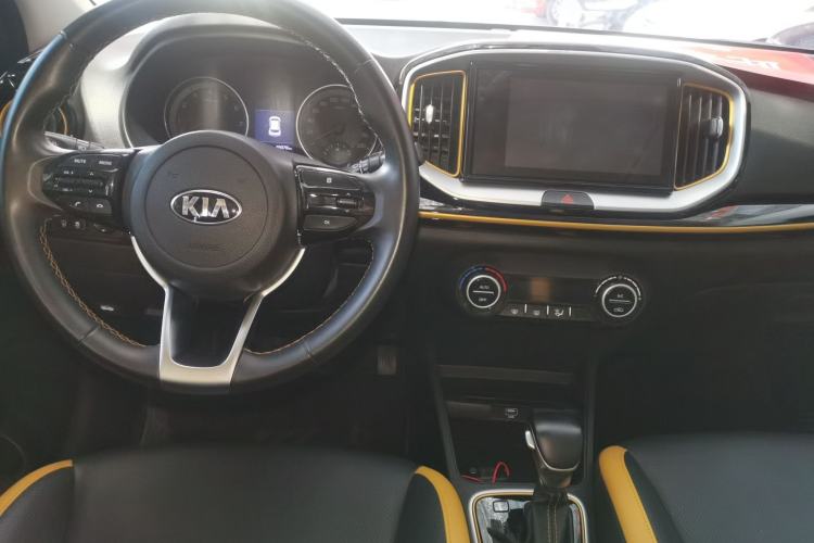 Used Kia kx1 Stonic 2019 1.4L Automatic Sport Edition China VI Center Console