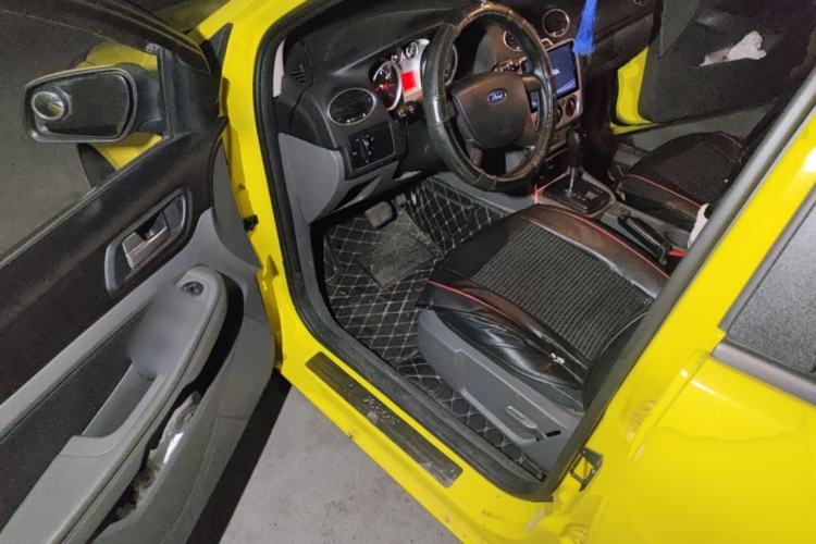 Used Ford Focus 2013 Hatchback Classic 1.8L Automatic Base Model
