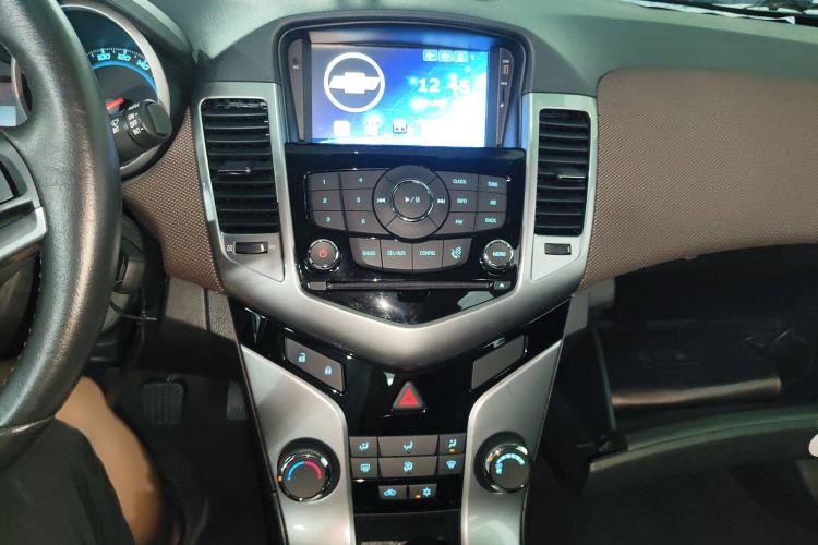 Used Chevrolet Cruze 2013 Hatchback 1.6L Manual Luxury Model
