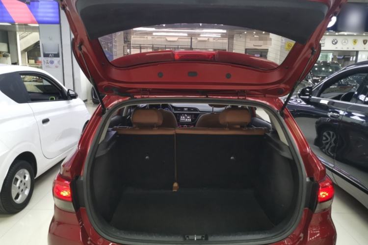 Used Kia KX Cross 2017 1.4L AT GLS Trunk