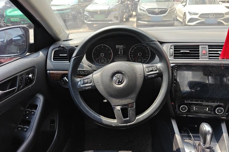 Used Volkswagen Sagitar 2012 1.8TSI Automatic Flagship Edition
