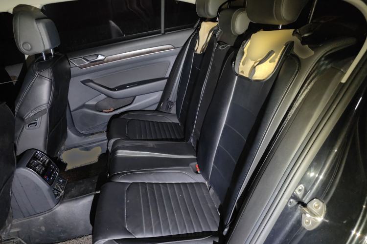 Used Volkswagen Magotan 2019 330TSI DSG Luxury Model China V Standard Left Rear Seat