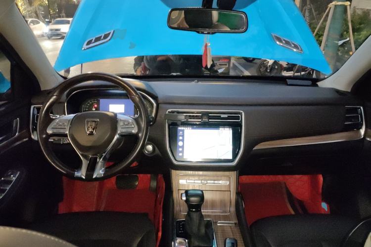 Used Roewe RX8 2018 30T Smart Connectivity Two-Wheel Drive Flagship Edition
