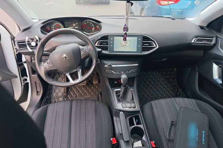 Used Peugeot 308S 2015 1.2T Automatic Jingchi Edition Center Console