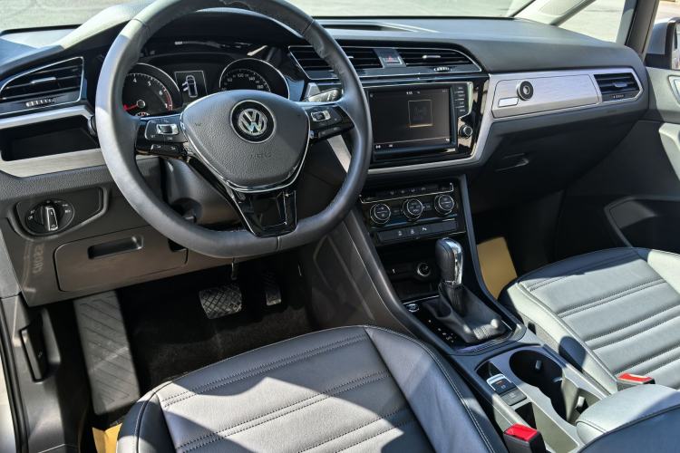 Used Volkswagen Touran 2018 Volkswagen Touran L 280TSI DSG Boundary Edition 7 Seats China VI Standard Right Front Seat