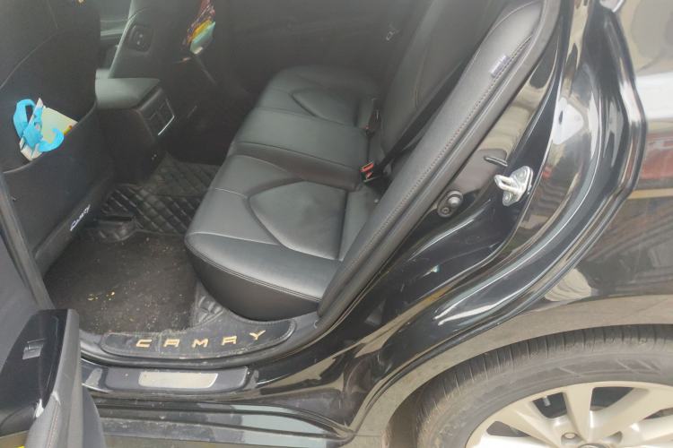 Used Toyota Camry 2021 2.0G Luxury Edition
