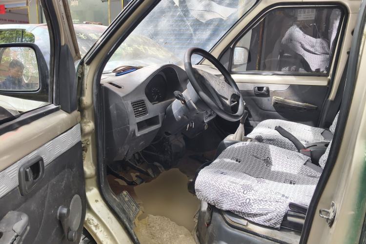 Used Wuling Rongguang 2011 1.2L Base Version
