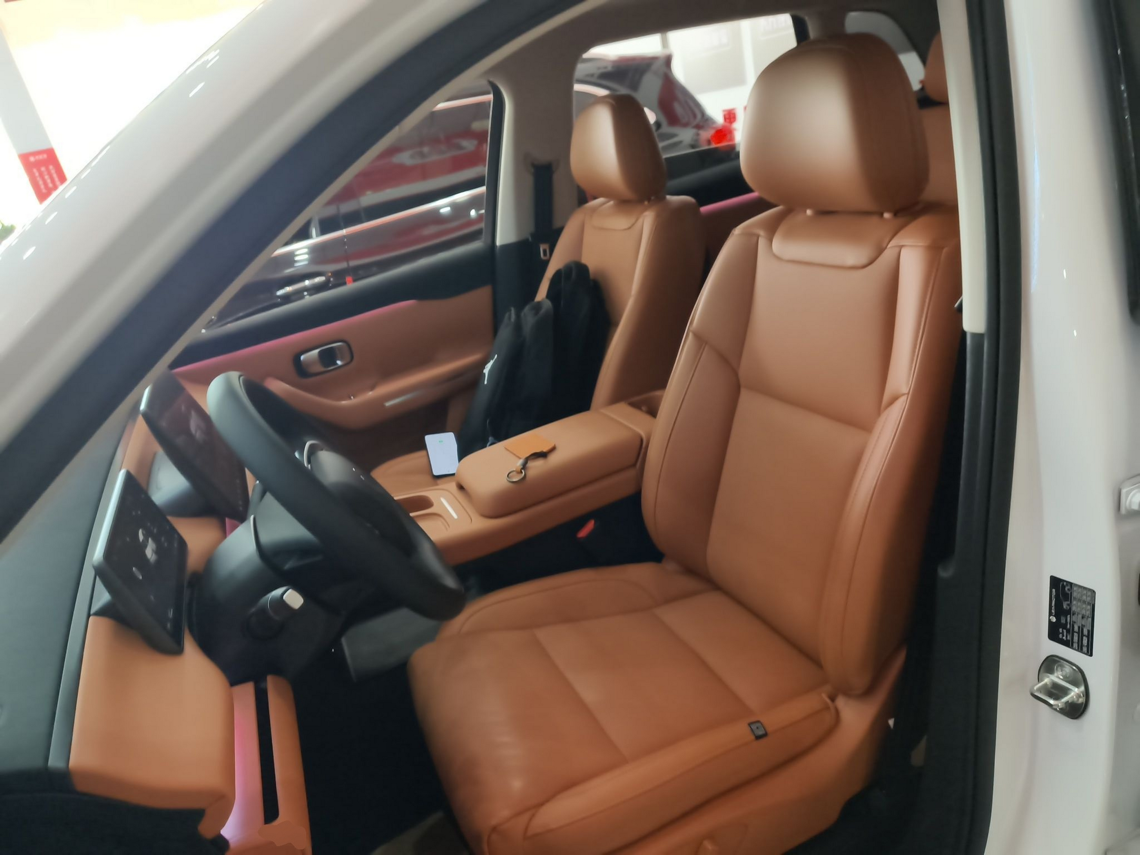 المقاعد الأمامية داخل السيارة