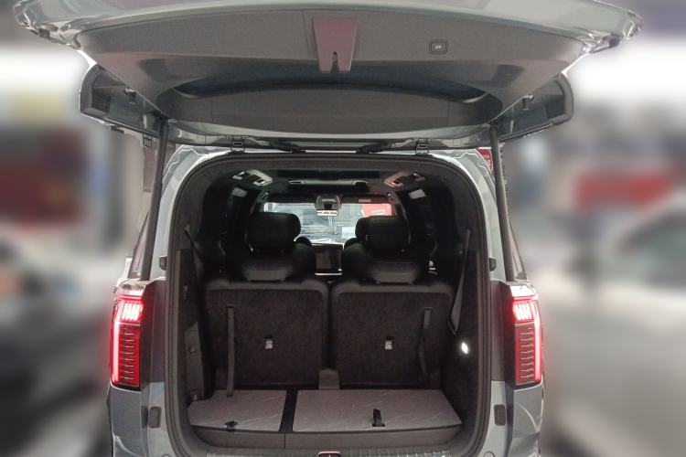 Used Zeekr 009 2024 Six-Seat Executive Version 4WD 108 kWh Trunk