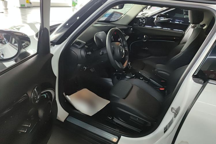 Used MINI 2023 Updated 1.5T COOPER Artist Five-Door Edition Driver Seat