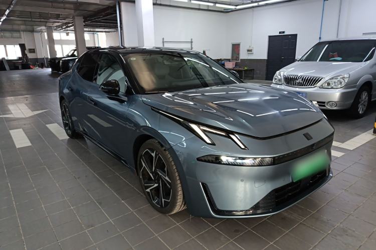 Used Lynk & Co 07 2024 EM-P 126 Long-Range Ultra Front Right 45 Deg
