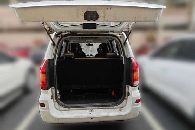 Used Dongfeng Fengon 330 2014 1.5L Manual Standard Edition DK15-02 Trunk