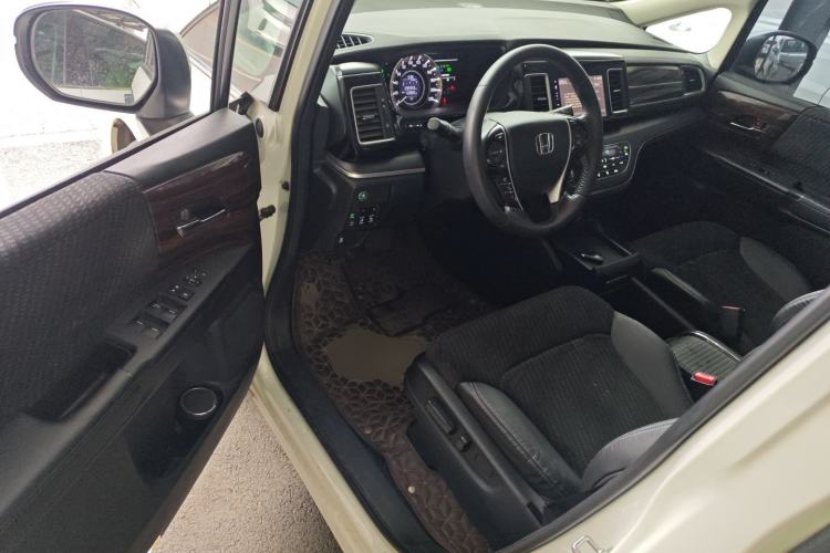 Used Honda Elysion 2016 2.4L Comfort Edition
