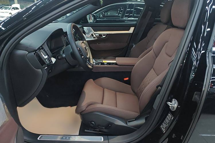 Used Volvo S90 2026 B5 Zhiyuan Luxury Edition
