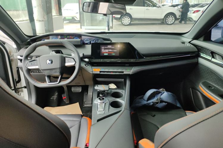 Used Changan UNI-V 2024 1.5T High-Energy Version
