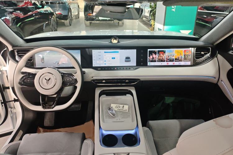 Used VOYAH FREE 2025 318 318 km Rear-Drive Touring Edition Center Console