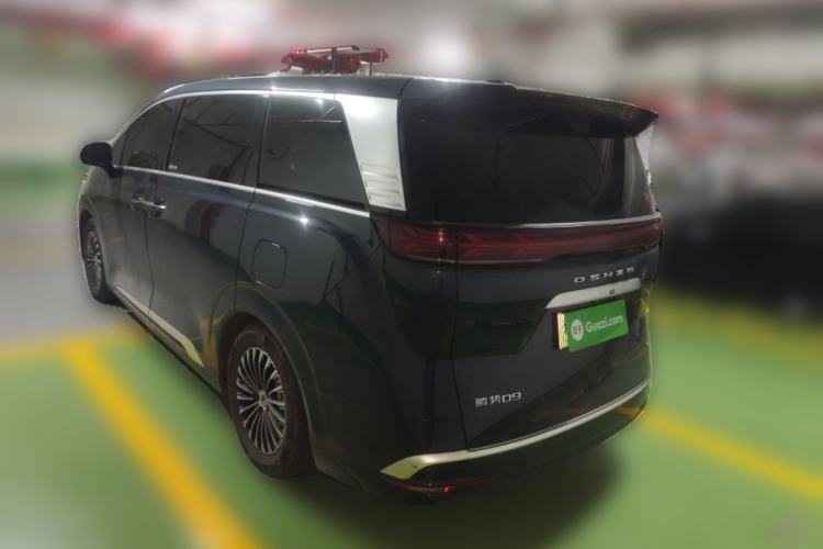 Used Denza D9 2022 DM-i 1040 Prestige Model
