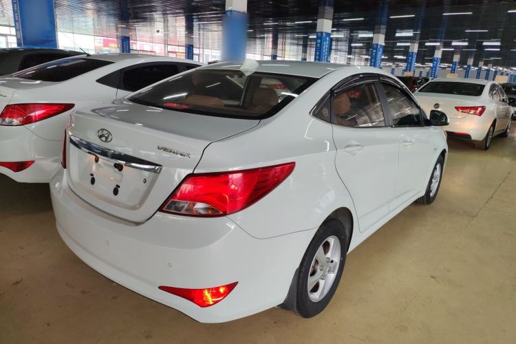 Used Hyundai Verna (older generation) 2014 1.4L Manual Smart GLS Trim Rear Right 45 Deg