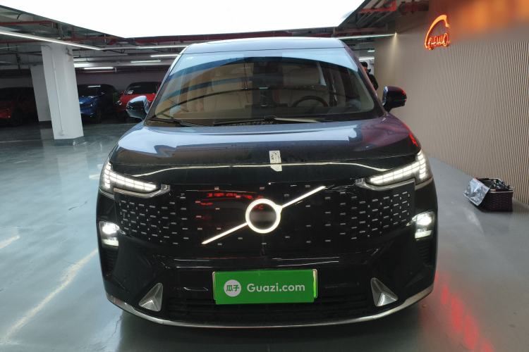 Used Volvo EM90 2025 Ultra Six-Seater