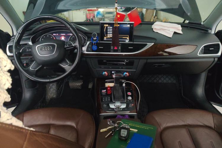 Used Audi A6L 2014 30 FSI Comfort Model Center Console